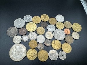 lot 7 image: Thirty-Four Assorted Foreign Coins Including Silver 1959 Mexican Peso