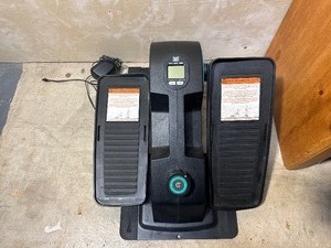 lot 189 image: Cubi JR2 Seated Elliptical