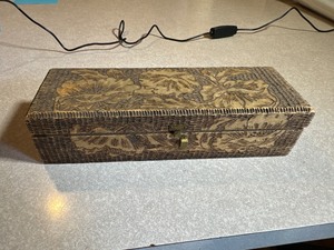 lot 205 image: Vintage Trinket Box