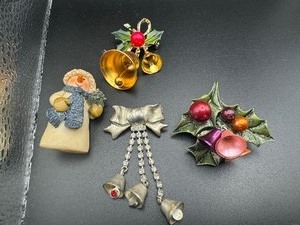 lot 223 image: Beautiful Vintage Christmas Brooches Silver Bow with Rhinestones Holiday Bells, Snowman, Christmas Holly and Jingle Bells