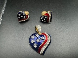 lot 224 image: Celebrate America Pendant and Earrings