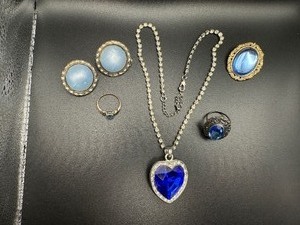 lot 241 image: Titanic Heart of the Ocean Necklace, Vintage Brooches, Rings and Earrings