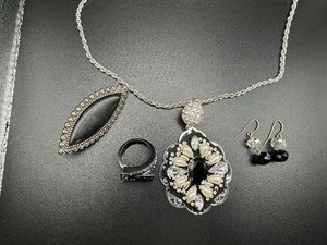 lot 244 image: Black Tone Vintage Necklace, Brooch, Earrings and Ring