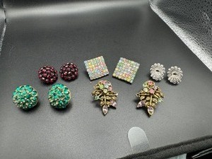 lot 257 image: Five Pair Vintage Earrings