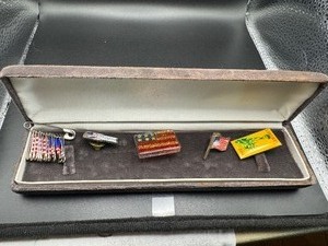 lot 273 image: USA Flag and Libery Label Pins with Decorated Red, White and Blue Safety Pins