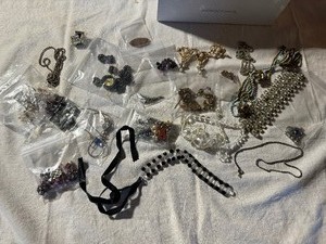 lot 277 image: Jewelry Parts and Pieces - Perfect for Making Jewelry