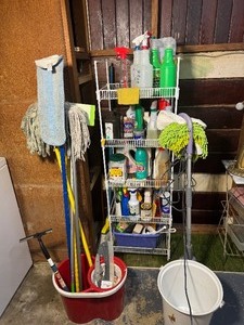 lot 183 image: Cleaning Supplies