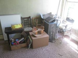 lot 2 image: (DLR) Assortment of Misc Vintage a...