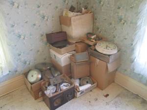 lot 11 image: (UR5) Large Assortment of Vintage T...