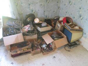lot 12 image: (UR5) Large Assortment of Vintage T...