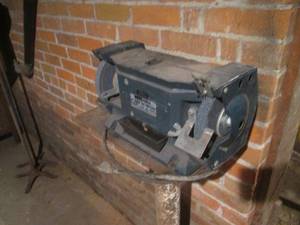 lot 16 image: (B) Vintage 6 Electric Grinder wit...