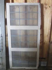 lot 24 image: (G) Large Vintage Wood Frame Window...