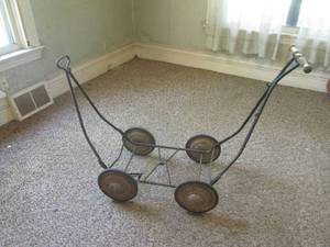 lot 26 image: (DLR) Vintage Tray L Eez Baby Bugg...