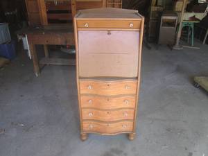 lot 33 image: (G) Vintage Wood Cabinet Desk on Wh...