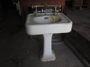 lot 39 image: (G) Vintage Cast Iron Pedestal Sink...