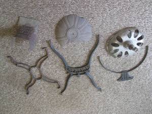 lot 53 image: (DLR) 3 Vintage Cast Iron LegsBra...