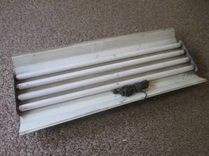 lot 57 image: (DLR) Vintage Harvstone 48 4-Bulb...
