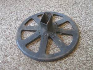 lot 68 image: (DLR) Vintage Cast Iron Base - 17 ...