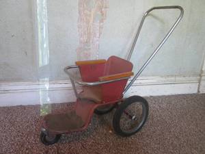 lot 79 image: (DLR) Vintage 3-Wheel Stroller ...