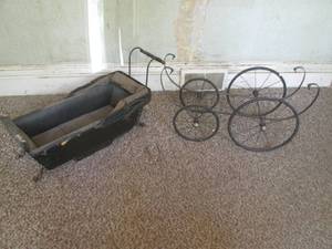 lot 82 image: (DLR) Vintage Stroller  - Missing ...