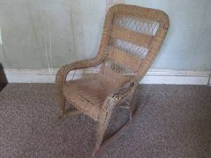 lot 87 image: (DLR) Vintage Wicker Rocking Chair...