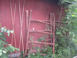 lot 91 image: (OUT) 6 Scaffolding Uprights with 2...