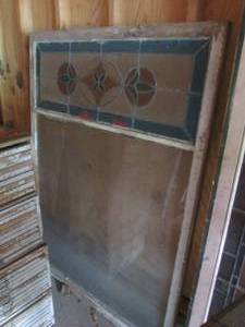 lot 115 image: (G) Large Vintage Wood Frame Window...