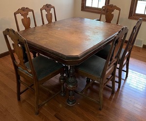 lot 20 image: Vintage Wooden Dining Room Table with 6 Chairs