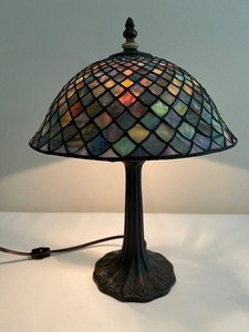lot 2 image: Tiffany Stained Glass Style Table Lamp - Multi Color