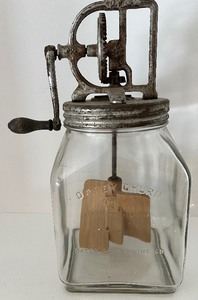 lot 17 image: Vintage DAZEY Butter Churn #40