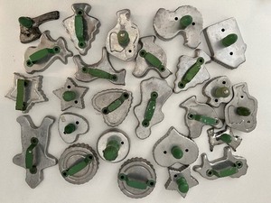 lot 18 image: Cookie Time  Assortment of Vintage Cookie Cutters