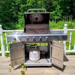 lot 33 image: CHARBROIL Propane Grill with Cover