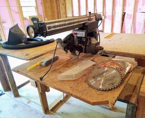 lot 37 image: Vintage CRAFTSMAN 10 Radial Arm Saw with Blades