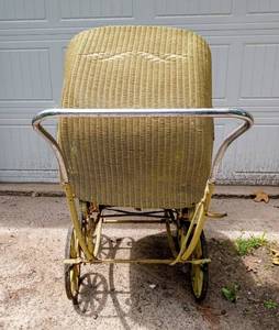 lot 40 image: Vintage Wicker Baby Carriage