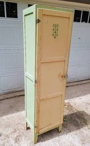 lot 41 image: Vintage Green Wood Art Deco Cabinet