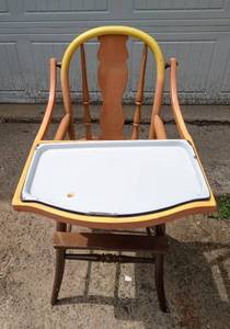 lot 44 image: Vintage High Chair