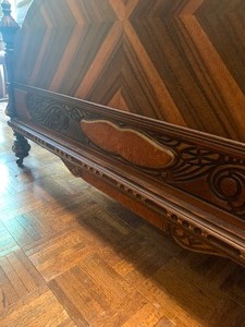 lot 205 image: Vintage Full-Size Bed
