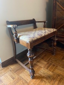 lot 209 image: Vintage Buttress Chair
