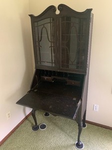 lot 203 image: Vintage Secretary with Hutch