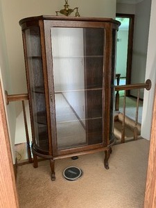 lot 210 image: Vintage China Cabinet Curio