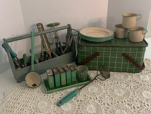 lot 61 image: VINTAGE KitchenCampingPicnic Variety Lot