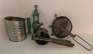 lot 65 image: VINTAGE 4 Piece Rustic Old Kitchen Set