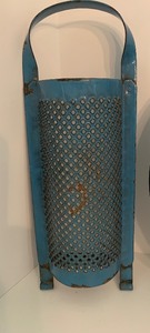 lot 68 image: VINTAGE Kitchen Blue Enamelware and More