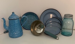 lot 71 image: VINTAGE 12 Piece Kitchen Set