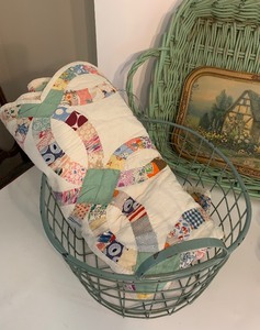 lot 84 image: Vintage Hand Stitched Quilt with Scalloped Edges, Basket and More