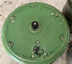 lot 64 image: VINTAGE Variety of Rustic Kitchen Wares