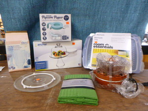 Assortment of Kitchen Items