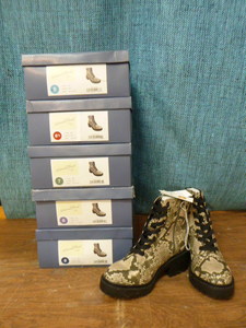 6 Pair of Womens Boots