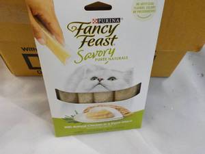 30 x 4 packs Natural Chicken in a Demi Glaze Purina Fancy Feast Savory Cat Treats retail $3 each
