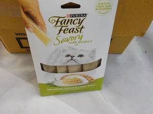 30 x 4 packs Natural Chicken in a Demi Glaze Purina Fancy Feast Savory Cat Treats retail $3 each